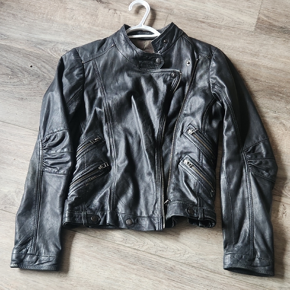 Danier %100 Leather Moto Jacket with Zip Pocket Detail